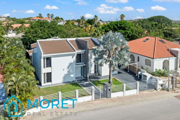 Zuurzak ; Villa met Zwembad
