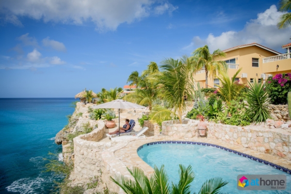 Luxury Villa right by the sea on Resort in Lagun