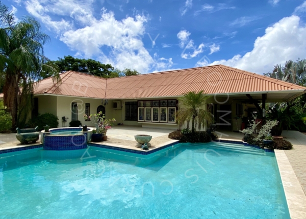 TROPE VILLA ON SPACIOUS LOT IN JULIANADORP
