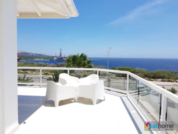 Modern Appartement met Zeezicht op Vista Royal