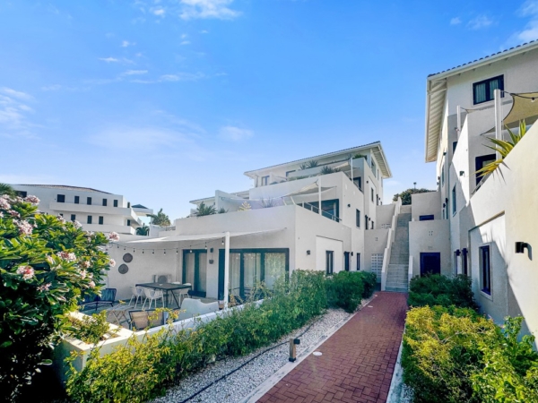 Blue Bay  Greenview Apartment with Excellent Rental Potential