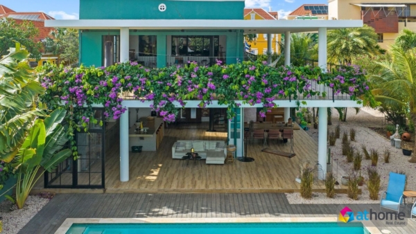 Open Residential Concept Villa with Private Pool in Penstraat