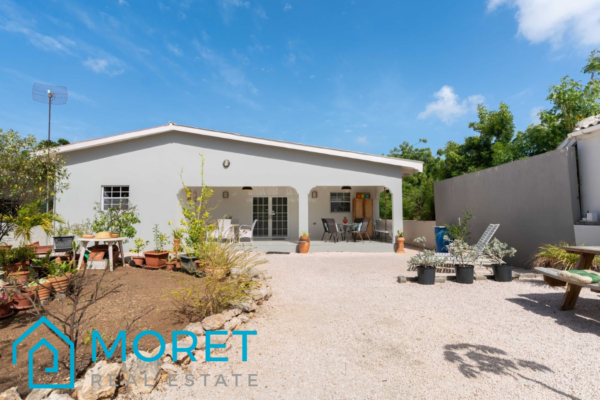 Sunset Heights ; Woning met tuin