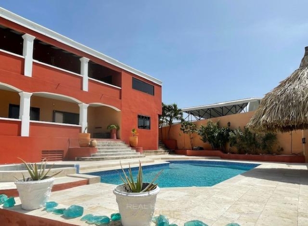 Spacious villa with apartment in Julianadorp with sea view, swimming pool and fresh on the wind!!!