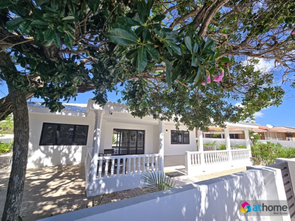 Prachtige Woning om de Hoek van Marie Pampoen Beach Boulevard