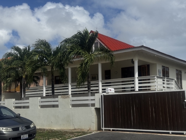 Woning met zwembad op het Spaanse Water resort Jan Sofat
