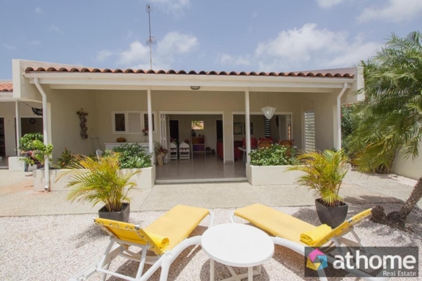 Tropische 4- Persoons Bungalow aan het Spaanse Water