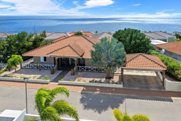Villa met potentieel op een toplocatie ; Blue Bay