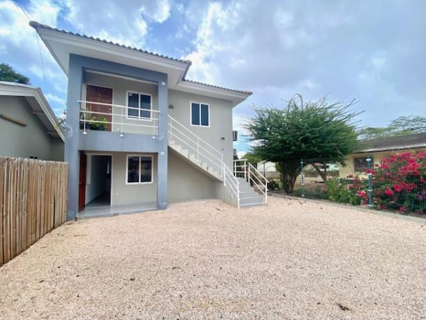 Centrally located modern 2-bedroom apartment in Dominquito
