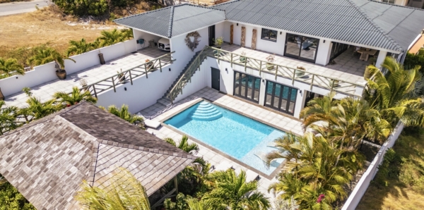 Luxury Villa with pool in Vista Royal !