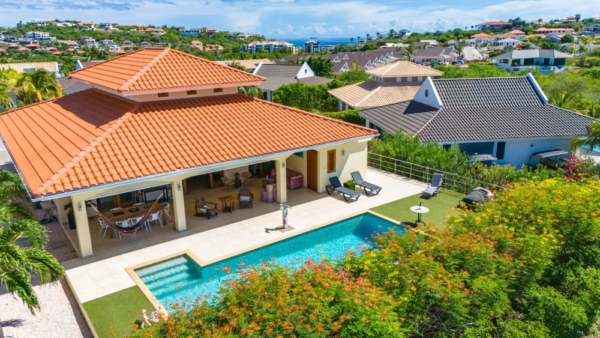 Blue Bay – Luxury, tropical home with pool and golf course views