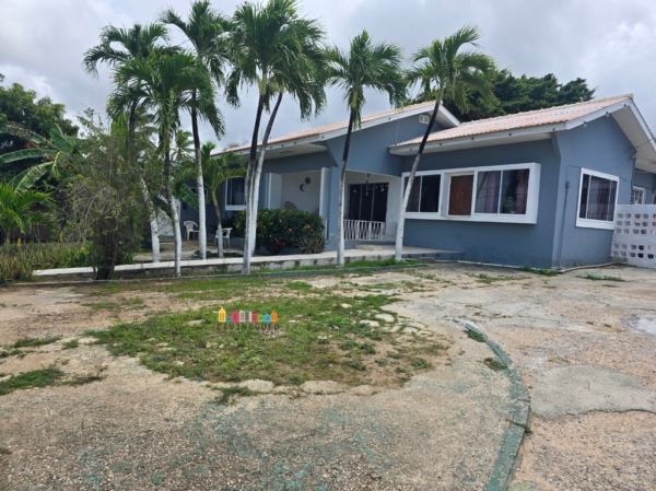 Andres Belloweg 33, Brievengat, Curaçao