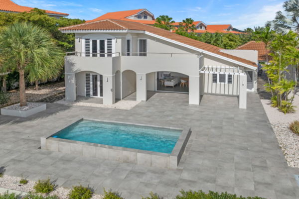 Een luxe villa met zeezicht en privézwembadop Blue Bay Golf & Beach Resort
