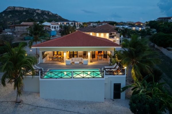 Blue Bay – Stylish 5-Bedroom Villa with Pool on the Golf Course