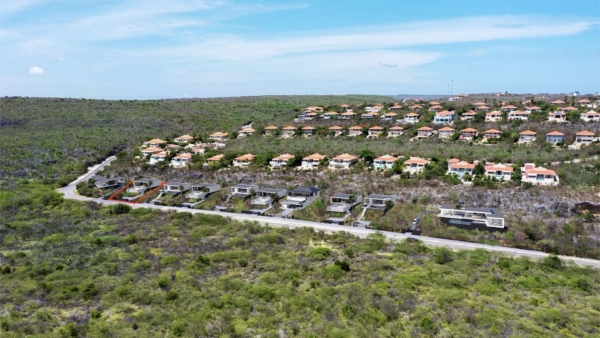 Coral Estate KAVEL 2002