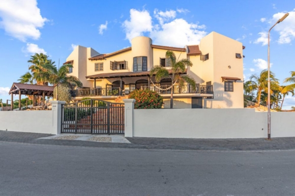 Jan Sofat Curacao Ibiza stijl villamet schitterend uitzicht!$1.450.000