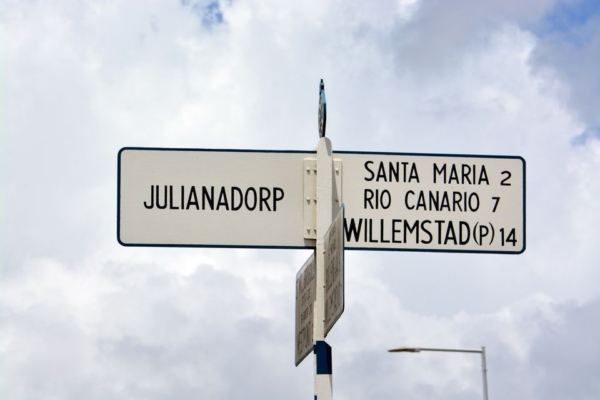 Renovated 3-bedroom home with saltwater pool in Julianadorp - Available January 2025