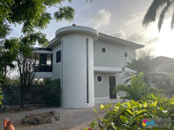 Exclusive Villa with Pool on Coral Estate