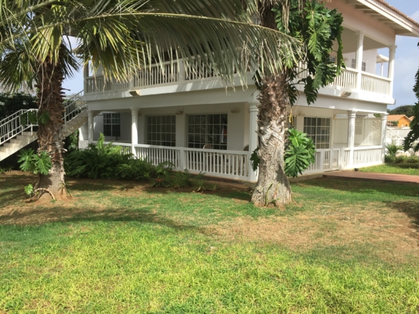 Leuke woning op klein centraal gelegen resort