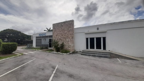 Commercial Building Prime Location