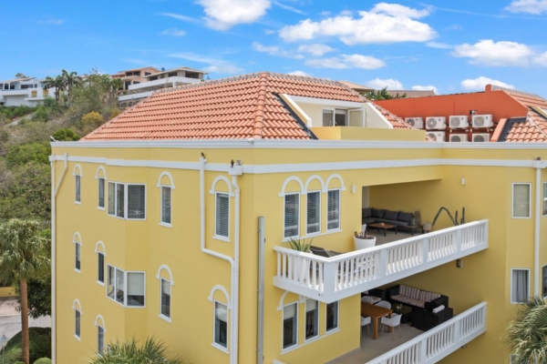 Blue Bay – Spectacular Oceanfront Penthouse