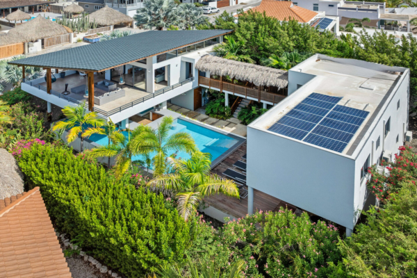 Kaya Azov, JAN THIEL Curacao