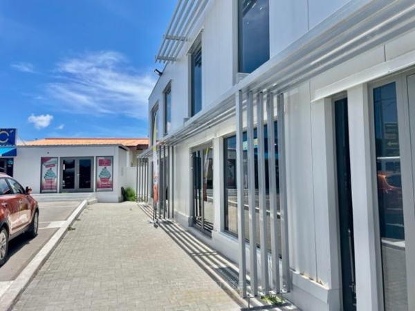 Mooie kantoor ruimtes op eerste verdieping op top locatiete Cas Cora, Curacao