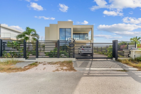 Luxury House in Grote Berg, Curacao