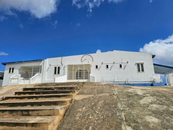 High-end property with lots of potential in Mahuma West