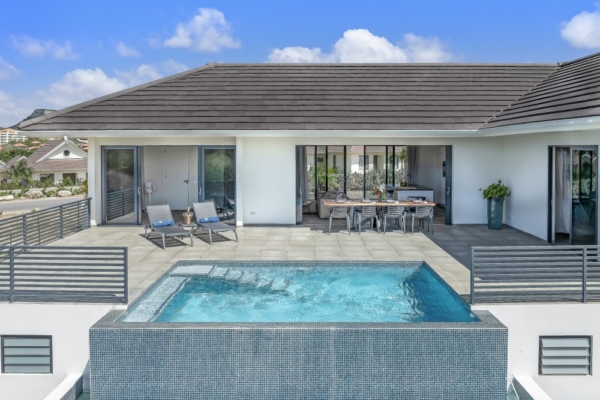 Blue Bay – 4- bedroom villa with infinity pool and fabulous views