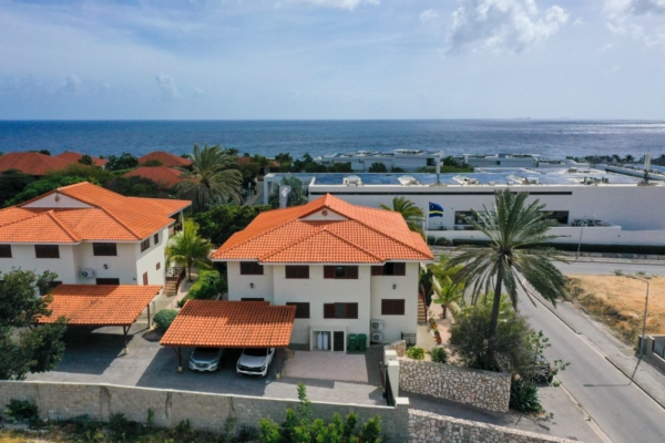 Modern Rental Villa Vista Royal