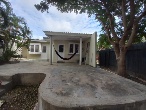 Centrally located residential house with apartment