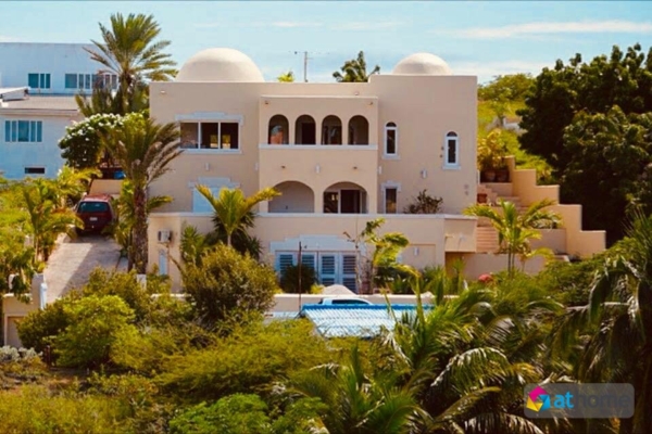 Luxe Ibiza Villa met zwembad en Appartementte Jan Sofat