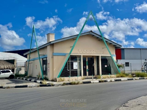 ; Commercial storefront with office & warehouse in Salinja