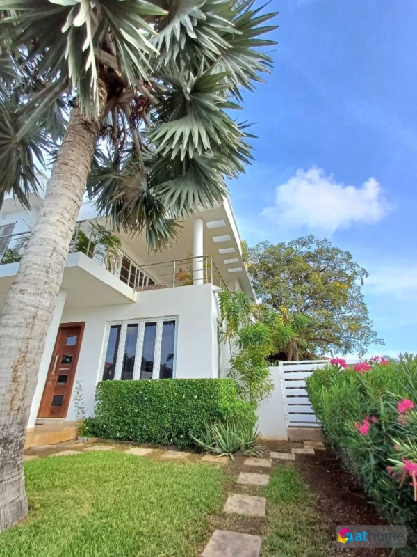 Luxury Villa with Private Pool in Vista Royal