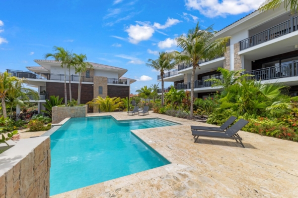 Blue Bay Resort  The Breeze ground floor apartment with privacy