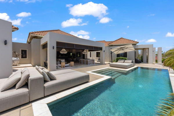 Een elegante kustvilla in het exclusieve ‘T-Section’ van Blue Bay
