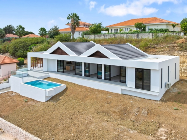 Blue Bay – Modern new house with pool on gated golf resort with beach