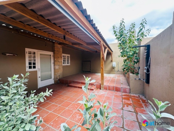 Studio with Garden in Otrobanda