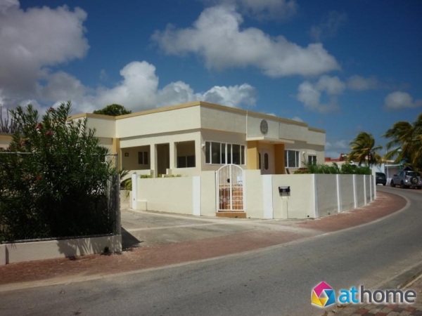 Villa with private jetty on Spanish Water