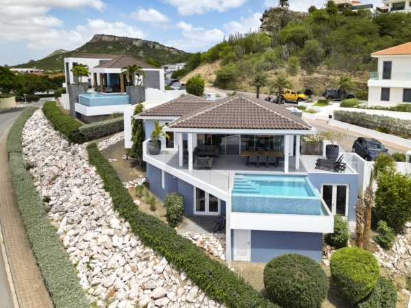 Blue Bay – Villa with private pool and rental potential for sale