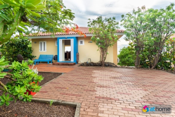 Prachtige Villa met Zeezicht en een Zwembad te Coral Estate