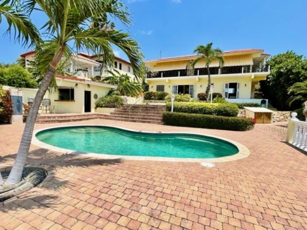 Mooie, hooggelegen villa op Jan Sofatmet prachtig uitzicht op zee, het Spaanse water en natuurgebied Curacao