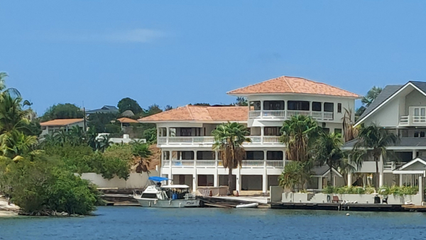 Jan Sofat W37, waterfront