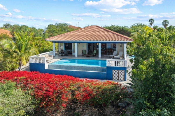 Secluded luxury in Coral Estate