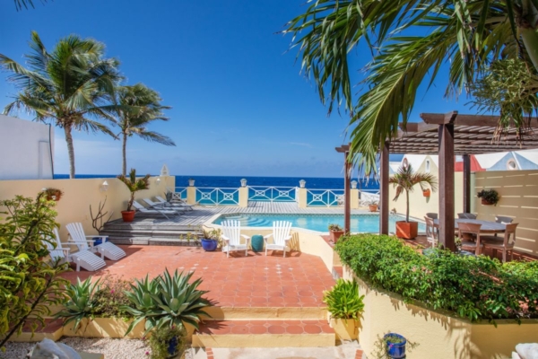 Willemstad villa for sale with private beach