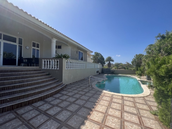 Blue Bay BR-28 – Beautiful villa overlooking the golf course