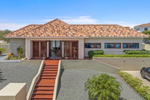 Moderne villa in Blue Bay: jouw droomhuis op een toplocatie!