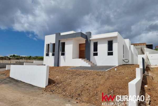 LAST new construction bungalow/two-story house near Mambo Beach