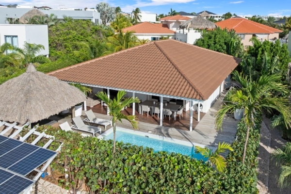 Kaya Azov, JAN THIEL Curacao